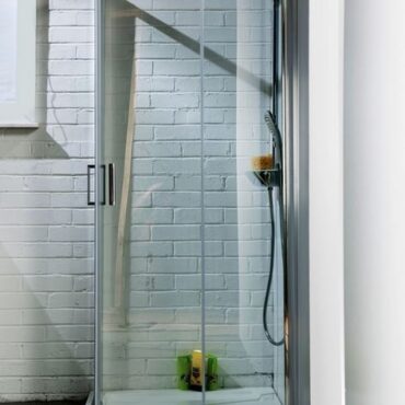 900 x 900mm Corner Entry Enclosure