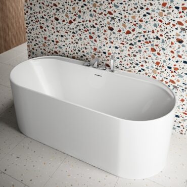 Scudo Tutto Freestanding Bath 1700 x 750mm – double-ended, gloss white bath with built-in ledge, side waste, and modern oval design.